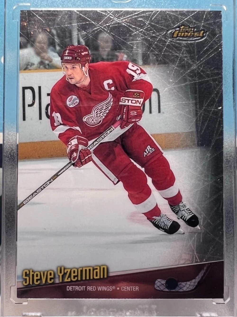 Steve Yzerman 1998/99 Topps Detroit Red Wings Hockey Card
